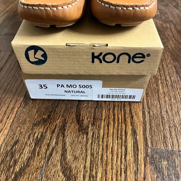 Kone leather shoes worn once.  EUC condition.  Size 35EU or size 3 boys US - Picture 3 of 5